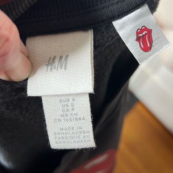 Rolling Stones X H&M Over-Sized Graphic Sweat Shirt, Nlack Size Small - Picture 3 of 4